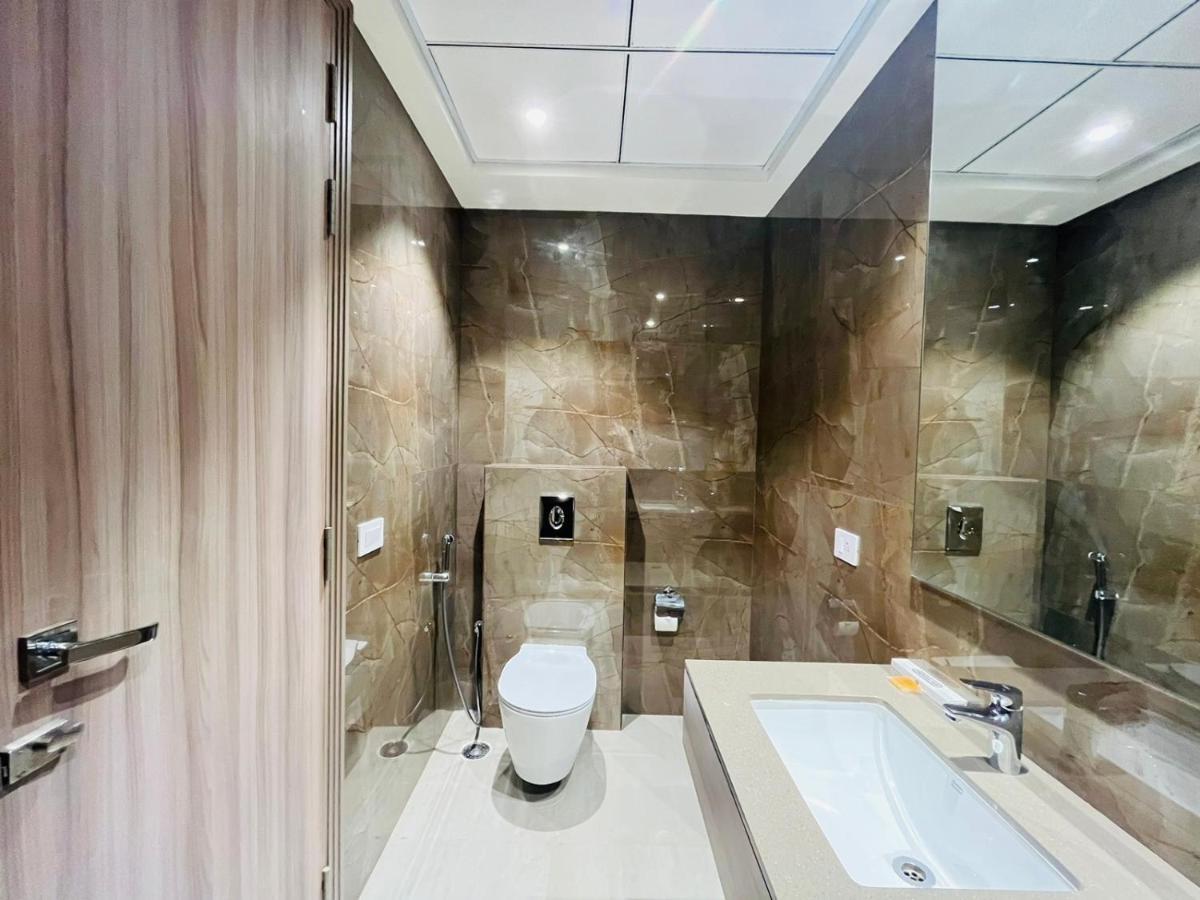 Hotel The Royal Vista Варанаси Экстерьер фото