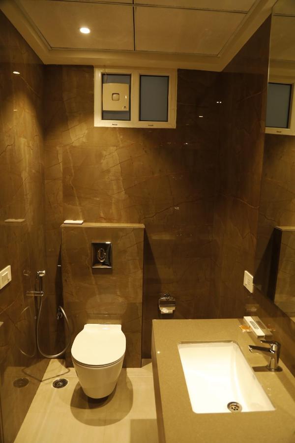 Hotel The Royal Vista Варанаси Экстерьер фото